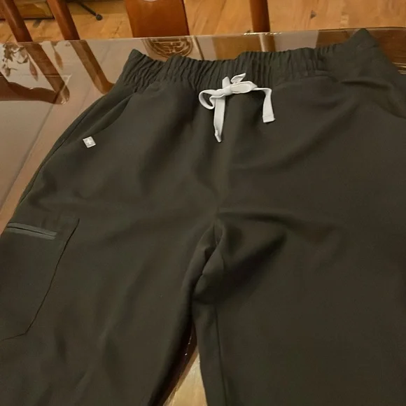 Figs Scrub Sets - Picture 7 of 11